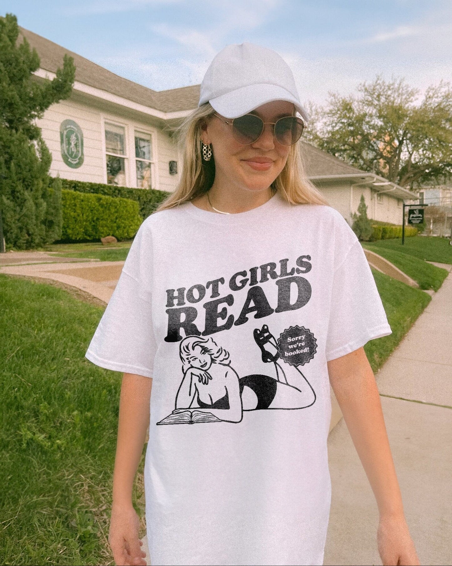 Hot Girls Read Shirt